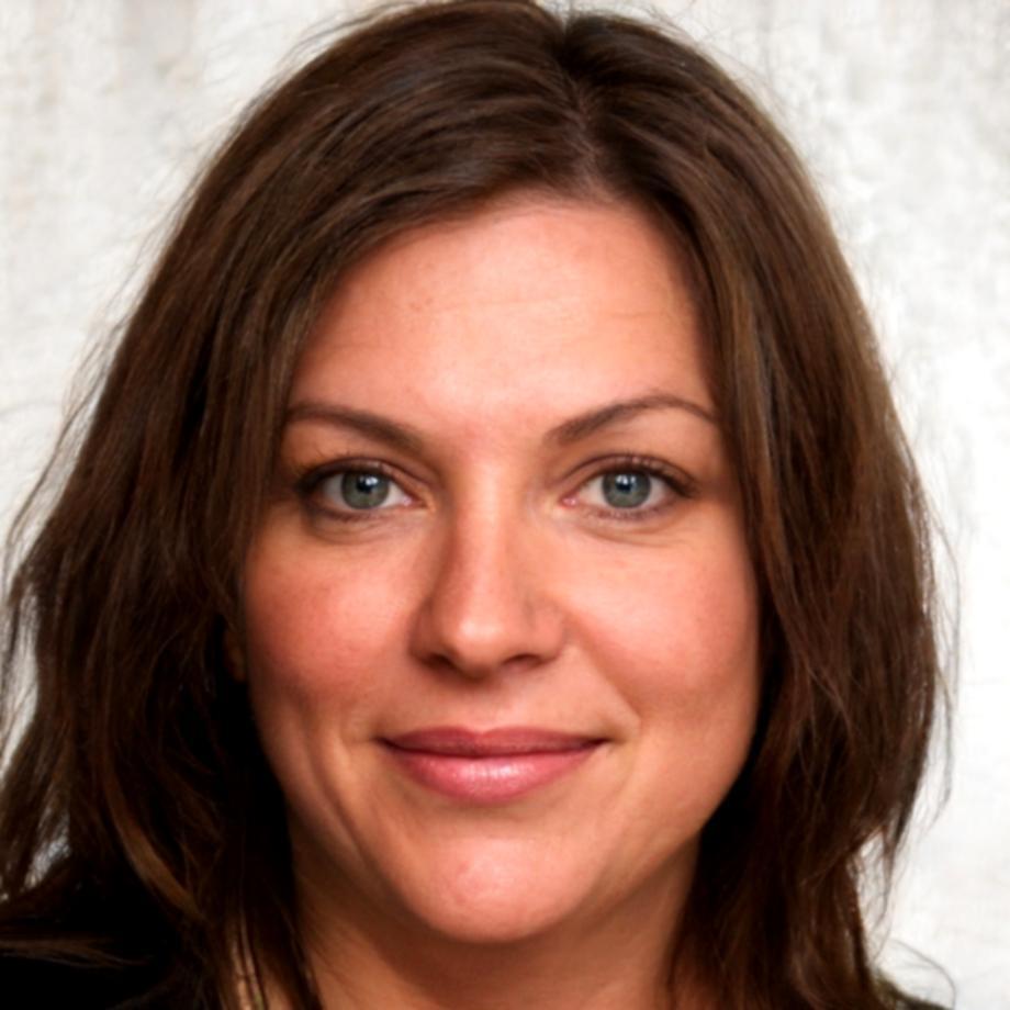 Portrait of Sienna Hayworth, financial planning assistant